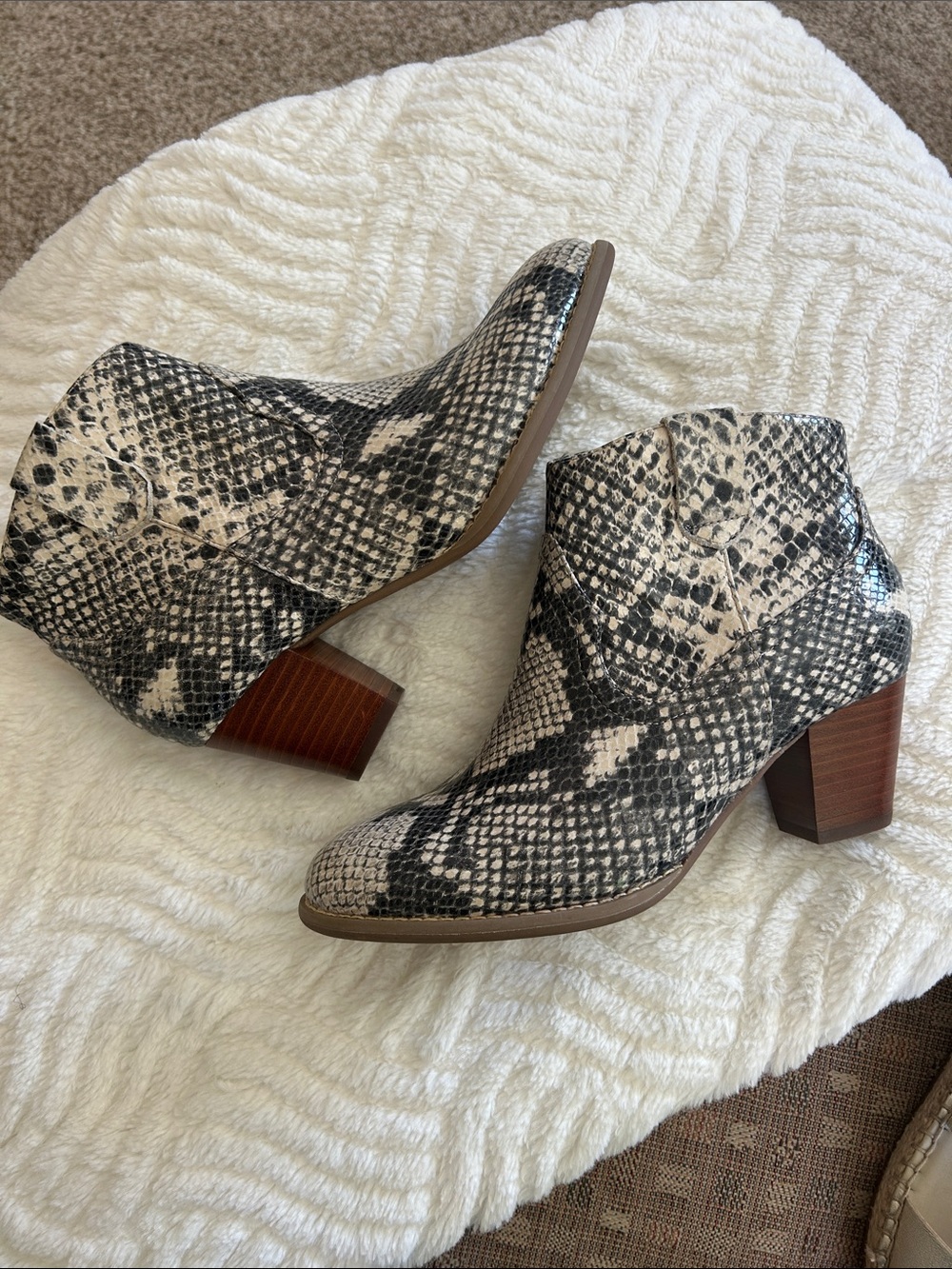 NWOT Vionic Windom Snakeskin Leather Zip Boots. SZ 6. Classic. Animal Print.
